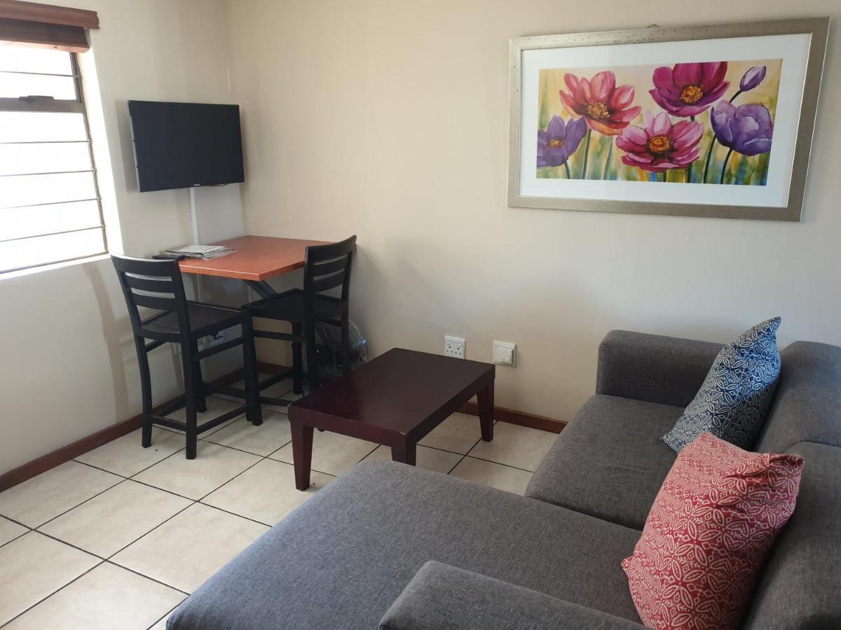 Grosvenor Apartments Pretoria-Noord Esterno foto