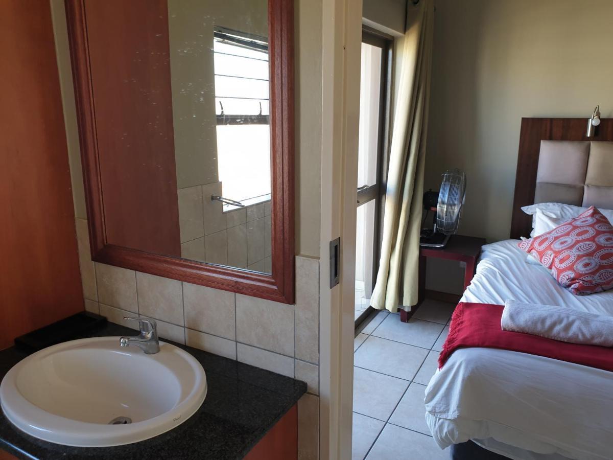 Grosvenor Apartments Pretoria-Noord Esterno foto